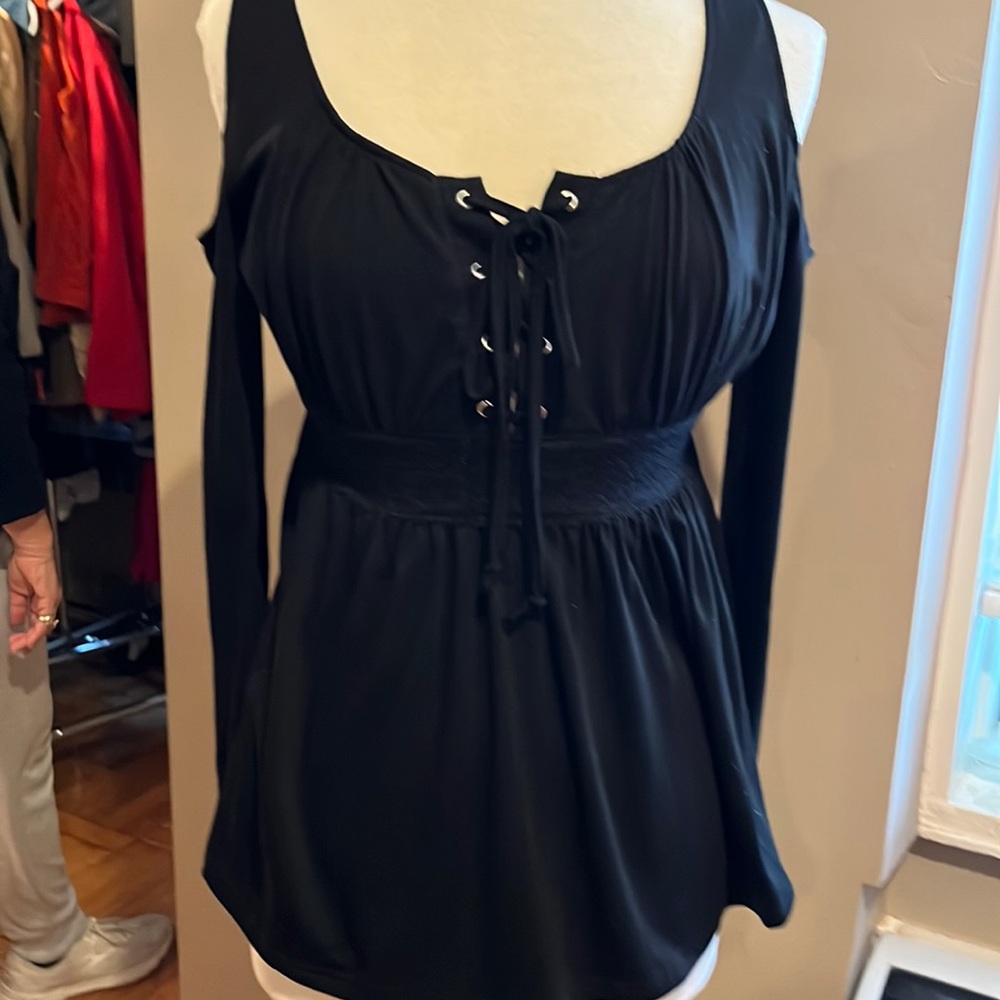 Mooncolour Black top NWT size Med.